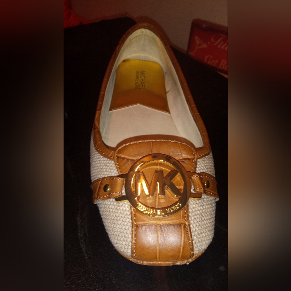 Michael kors flat shoes